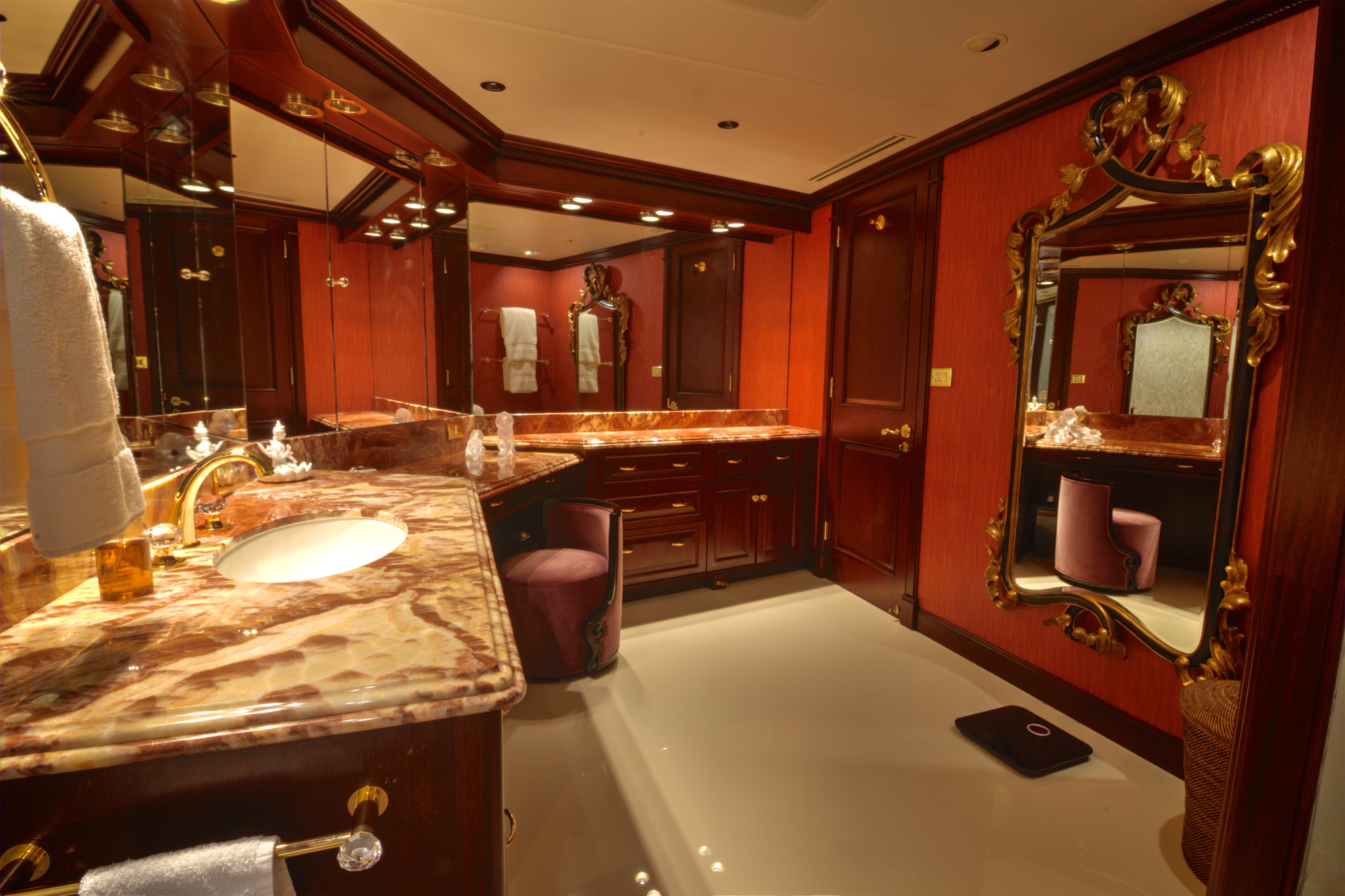 Master Bath Stbd