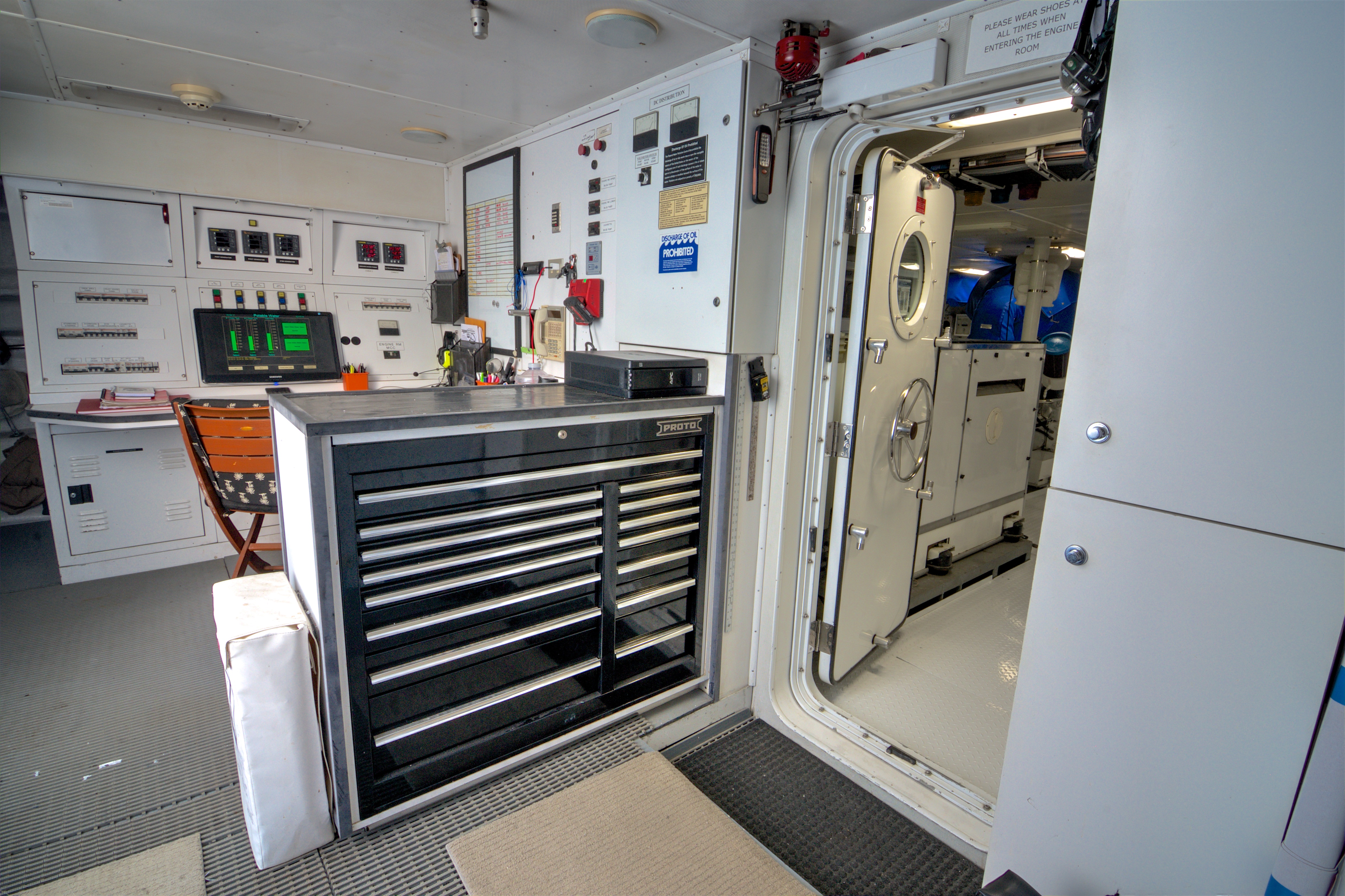 engineers desk 01